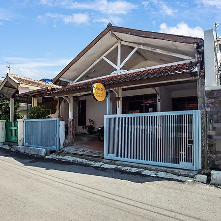 Spot On 91117 Sriwijaya Residence Syariah Бандунг Экстерьер фото